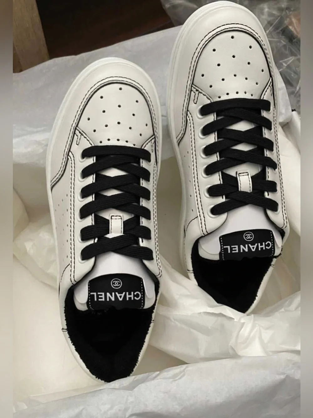 NIB⭐️CHANEL Logo White & Black Lace Up Sneaker⭐️